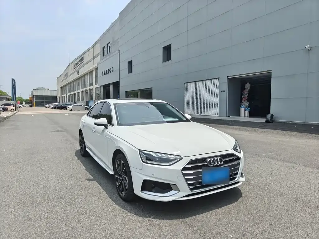 Audi A4L 2023 из CN, фото 3