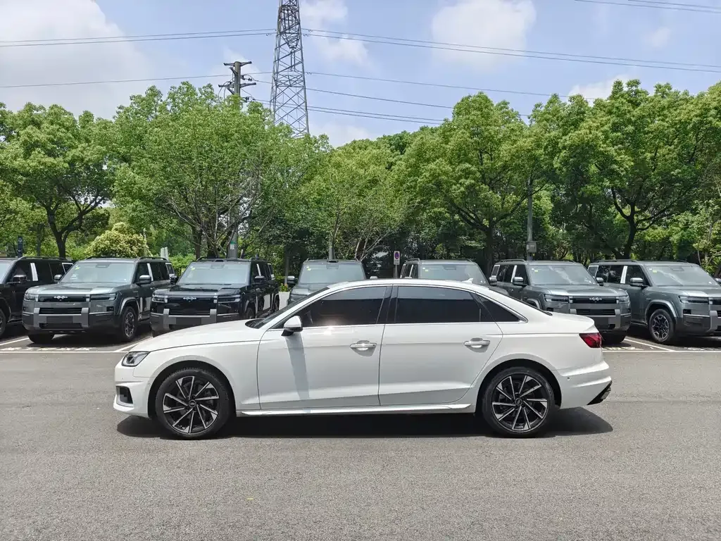 Audi A4L 2023 из CN, фото 10