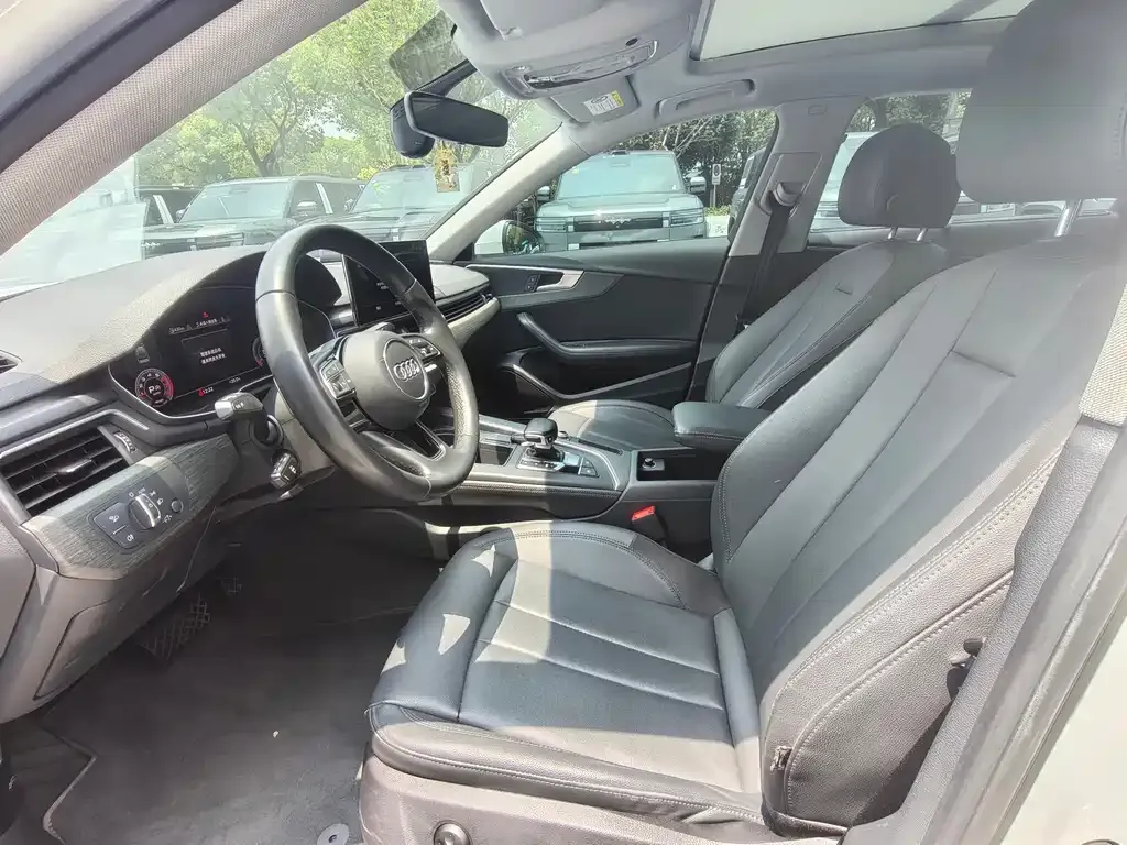 Audi A4L 2023 из CN, фото 8