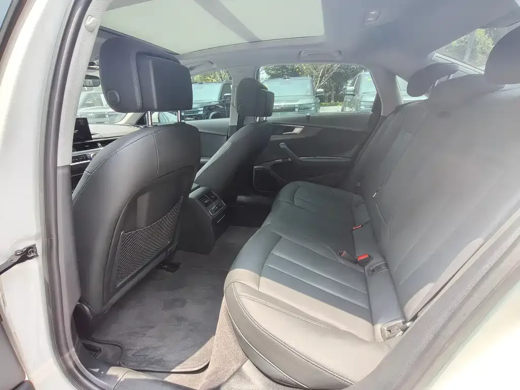 Audi A4L 2023 из CN, фото 5