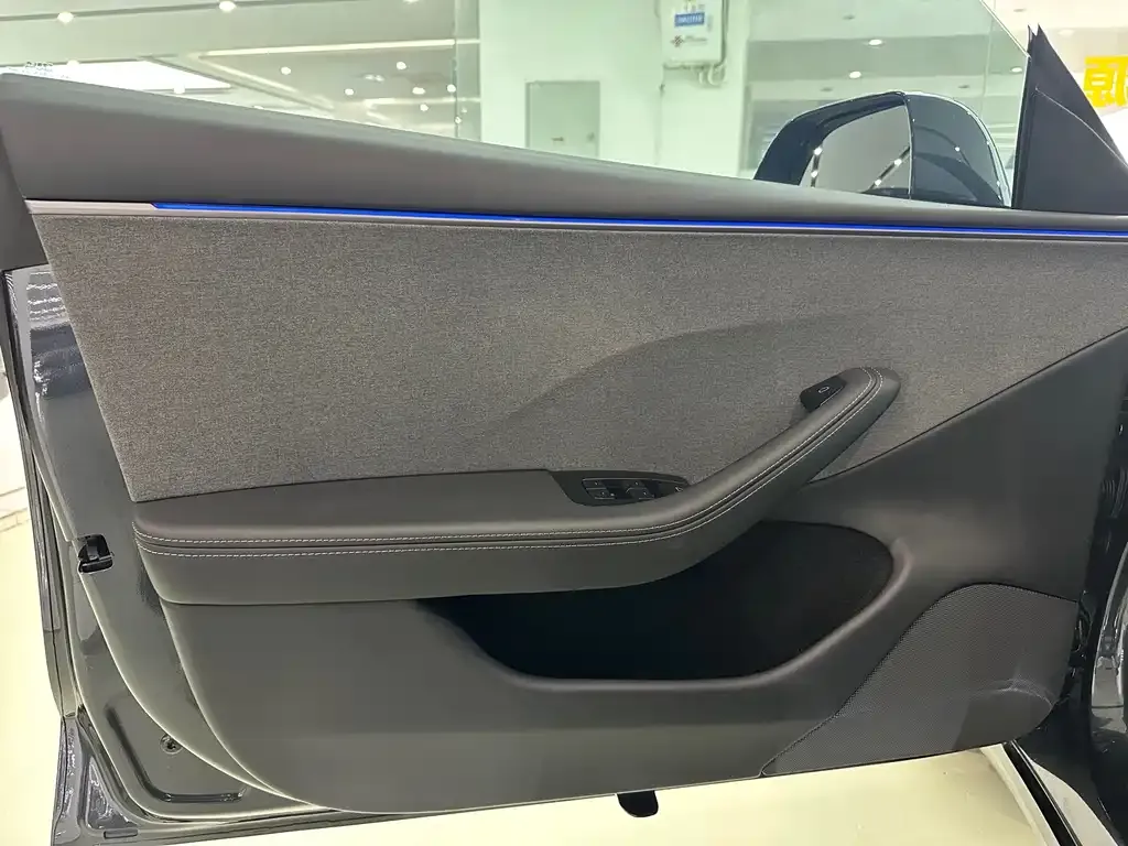Tesla Model 3 — фото 10