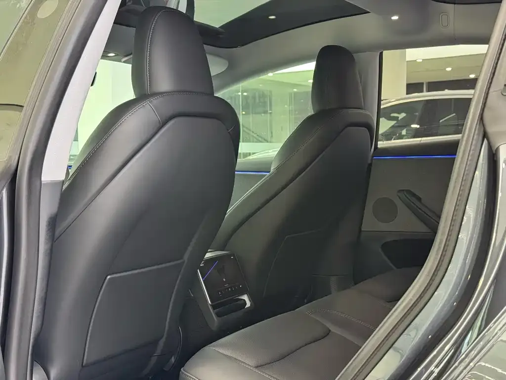 Tesla Model 3 — фото 4