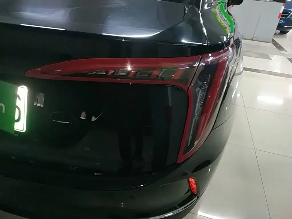Hongqi E-QM5 — фото 3