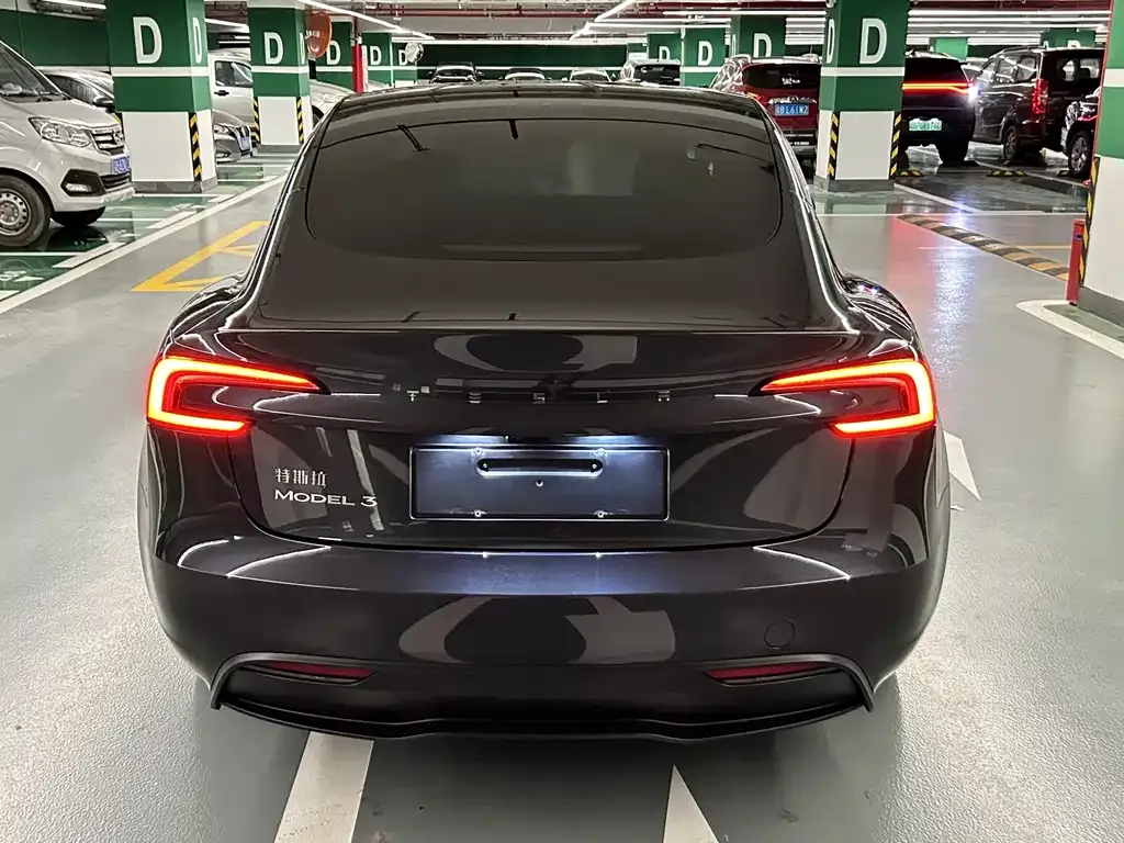 Tesla Model 3 — фото 10