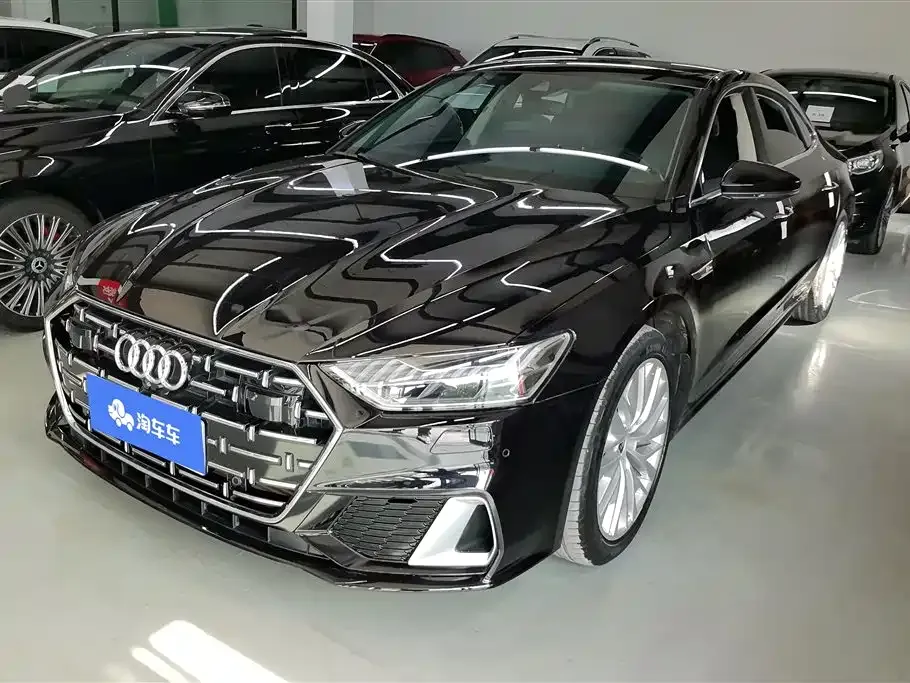 Audi A7L — фото 1