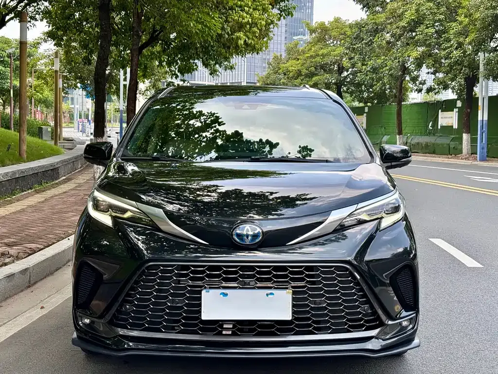 Toyota Granvia — фото 10