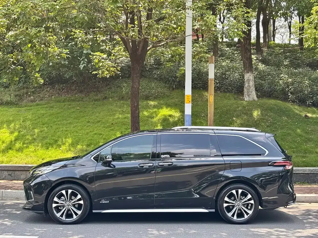 Toyota Granvia — фото 8