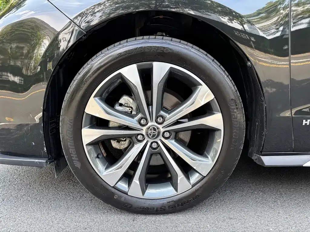 Toyota Granvia — фото 3