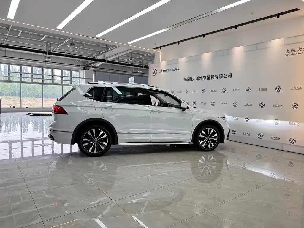 Volkswagen Tiguan L — фото 7