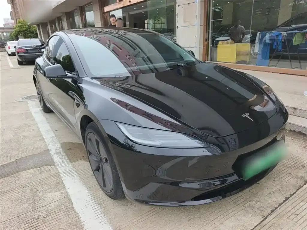 Tesla Model 3 — фото 9