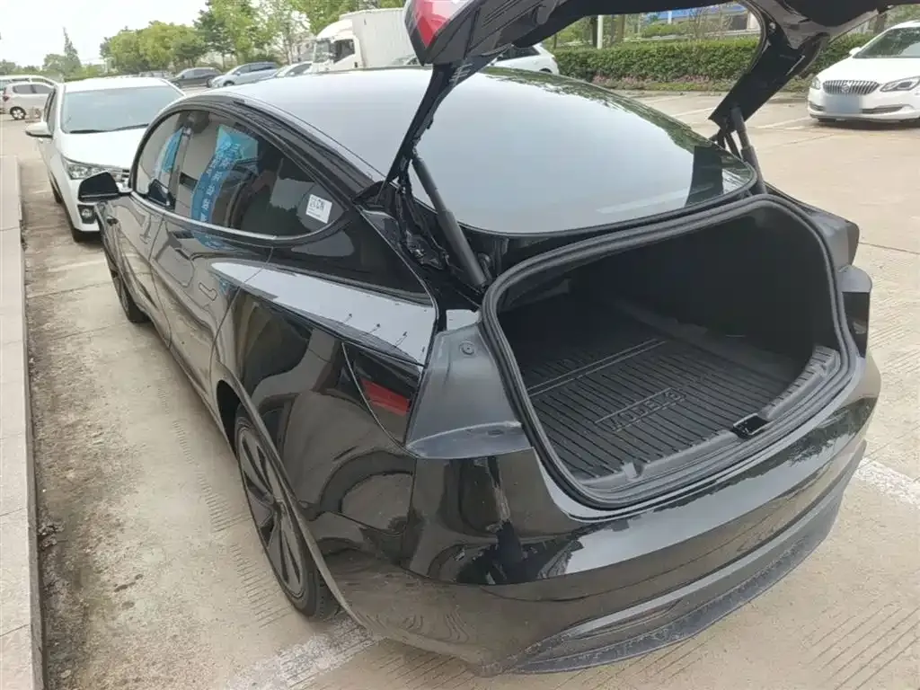 Tesla Model 3 — фото 10