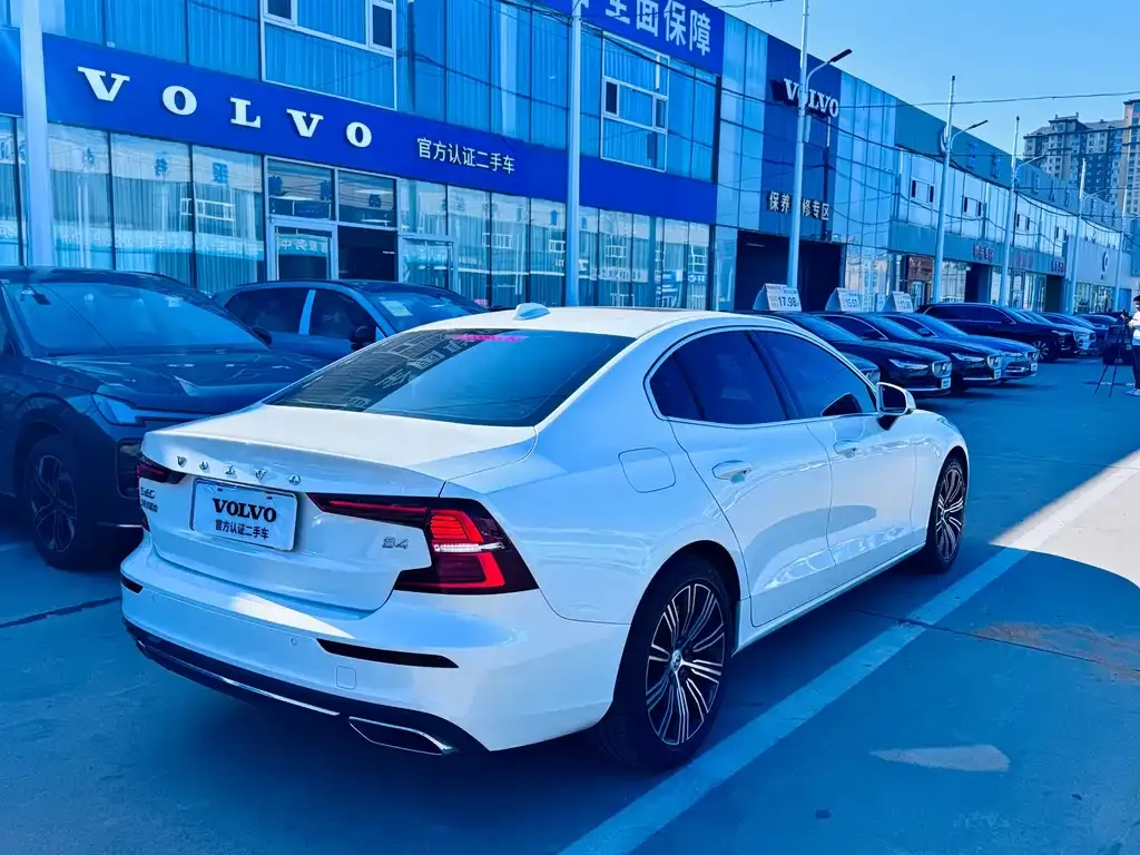 Volvo S60 — фото 9