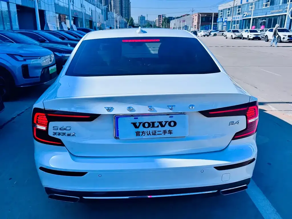 Volvo S60 — фото 4