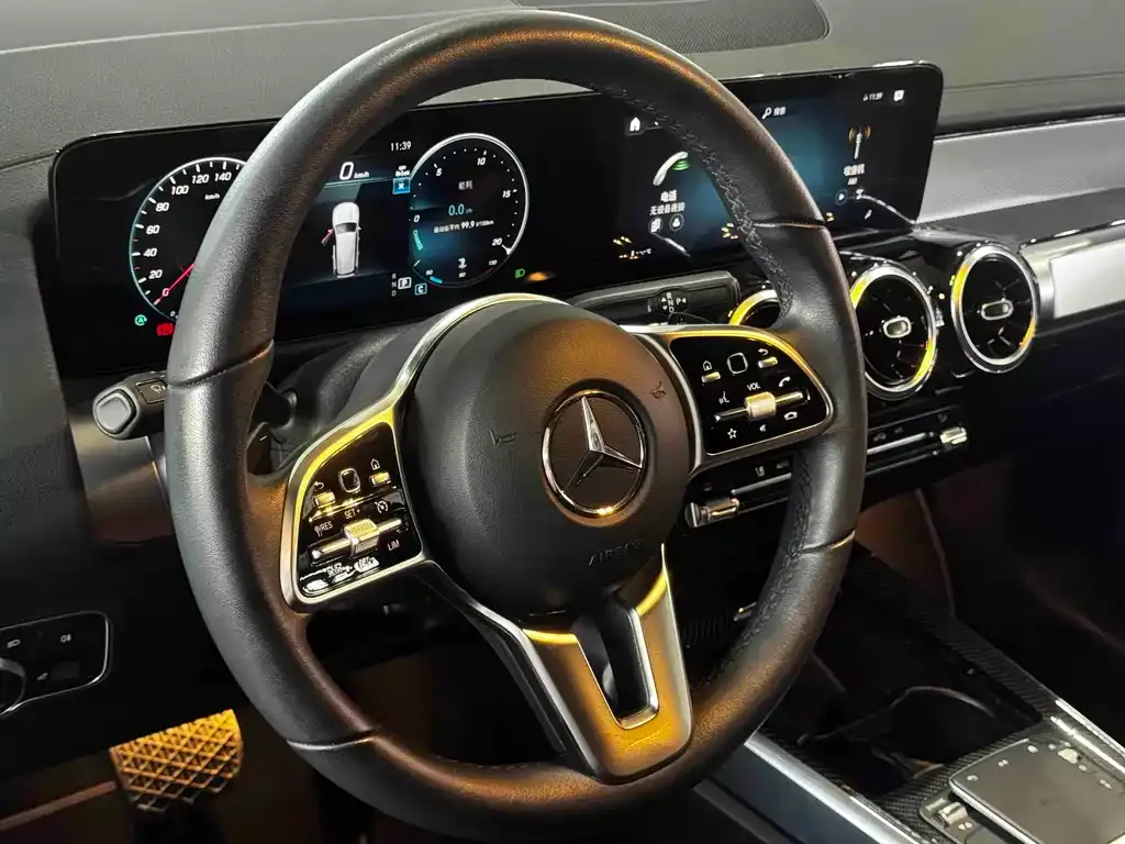 Mercedes-Benz GLB — фото 10