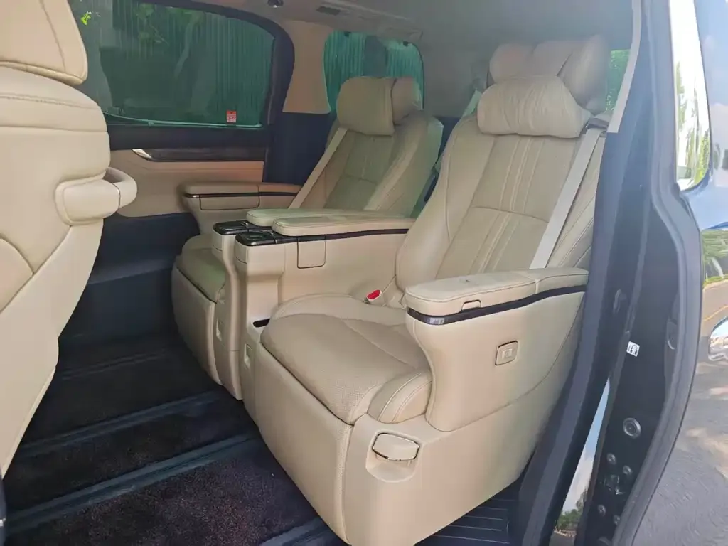 Toyota Alphard — фото 5