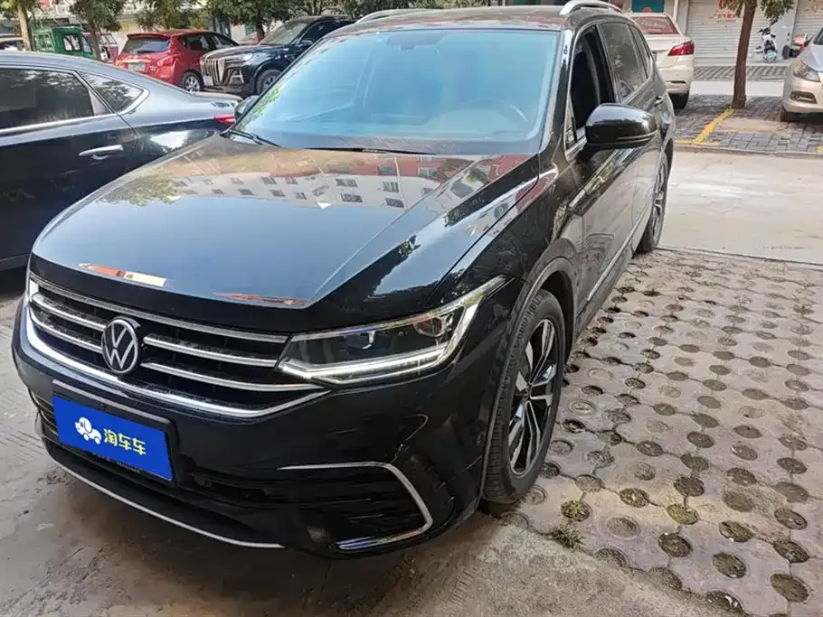 Volkswagen Tiguan L — фото 1