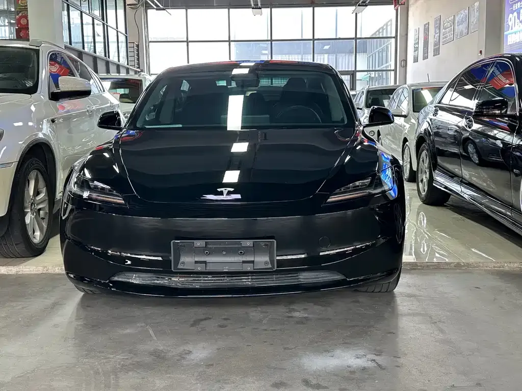 Tesla Model 3 — фото 4
