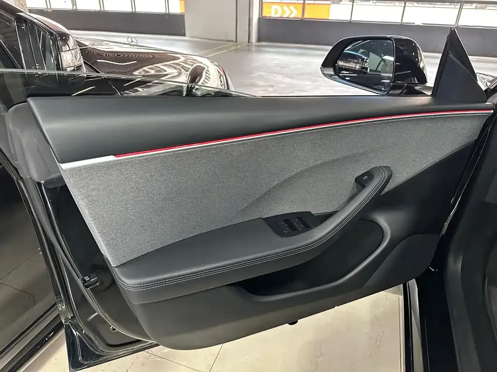 Tesla Model 3 — фото 10