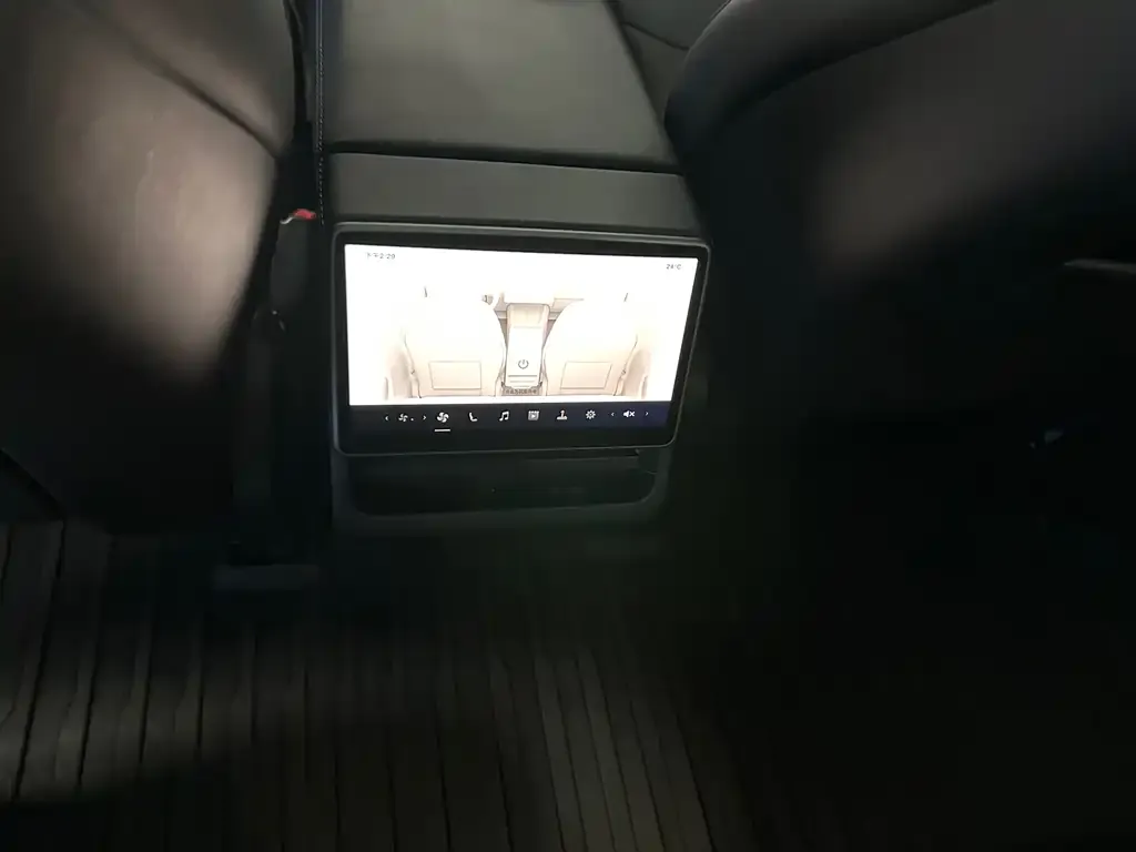 Tesla Model 3 — фото 3