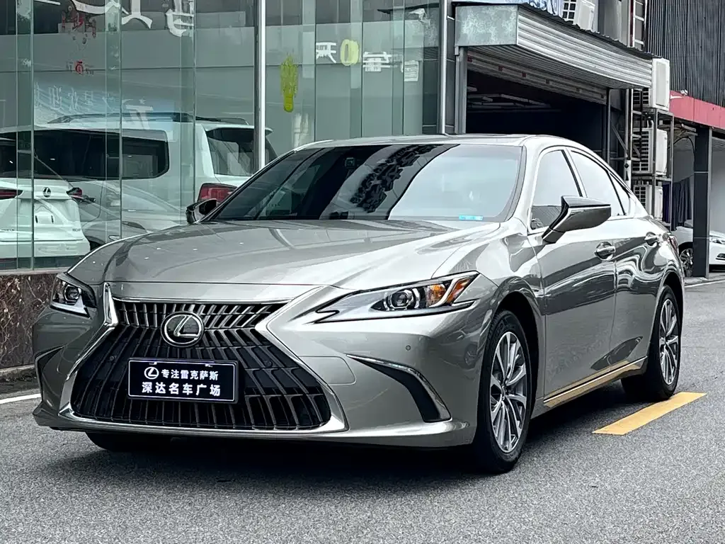 Lexus ES — фото 1