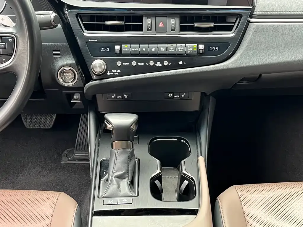 Lexus ES — фото 10