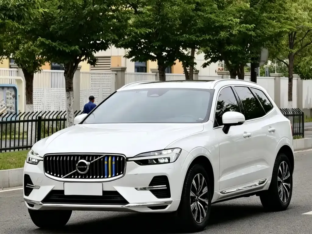 Volvo XC60 — фото 1