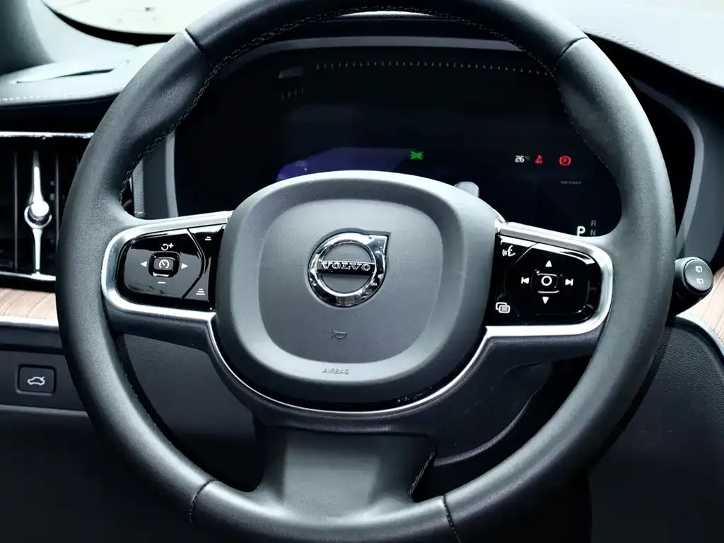 Volvo XC60 — фото 2