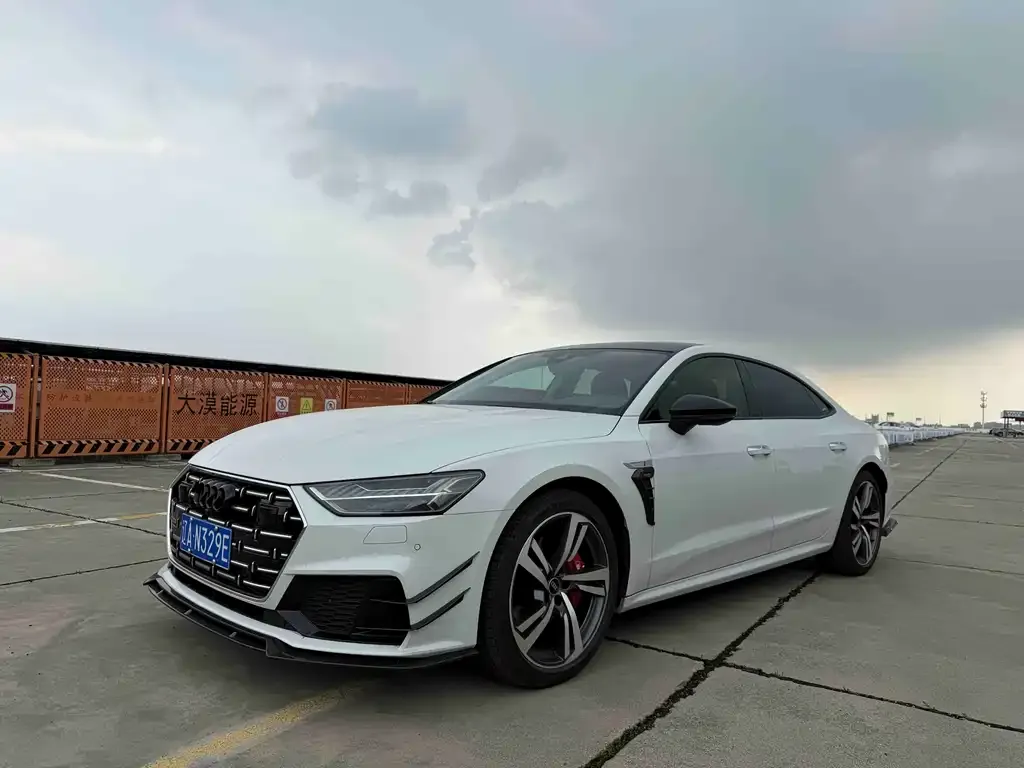Audi A7L — фото 1