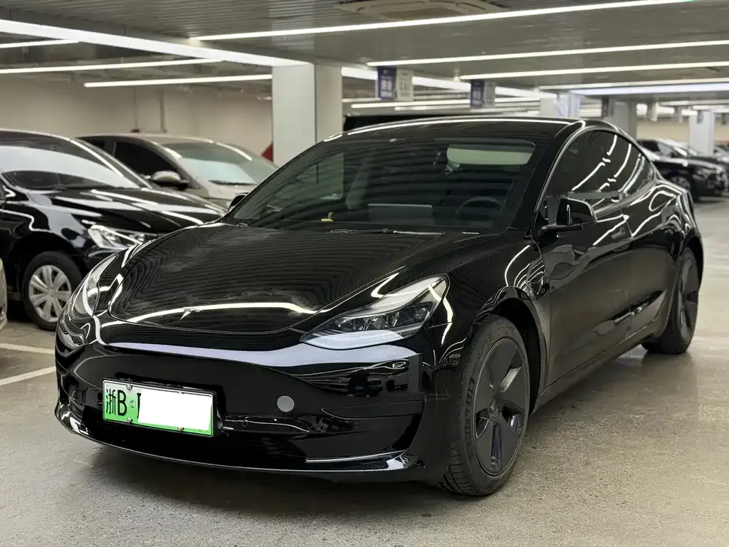Tesla Model 3 — фото 1