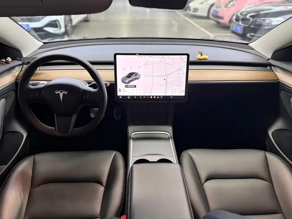 Tesla Model 3 — фото 3
