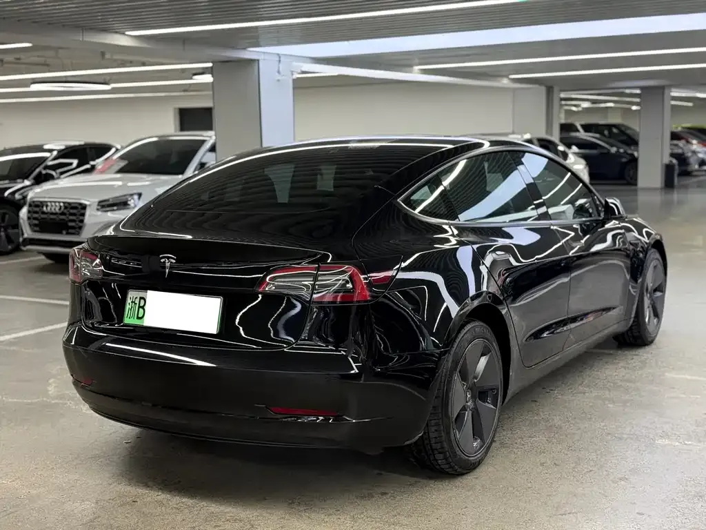 Tesla Model 3 — фото 8