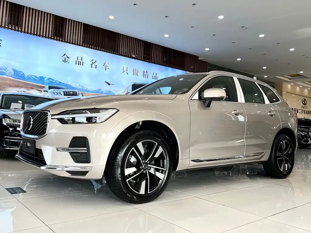Volvo XC60 — фото 1