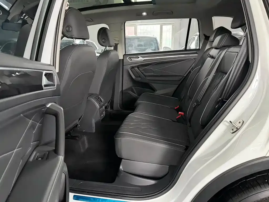 Volkswagen Tiguan L 2023 из CN, фото 10
