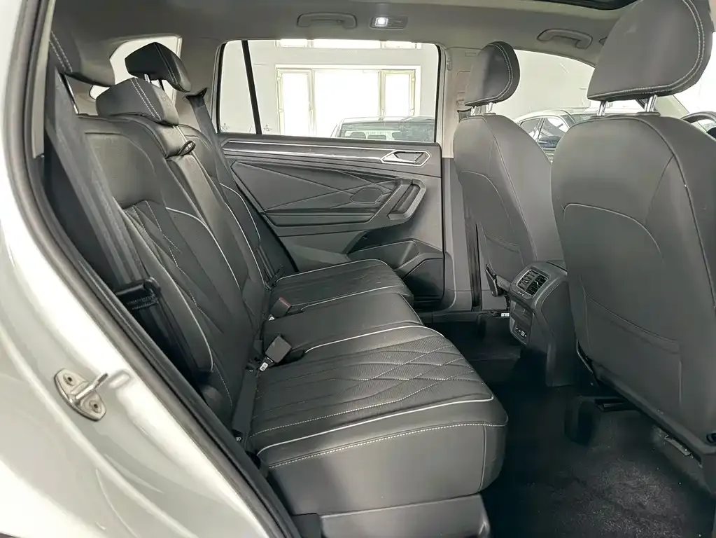 Volkswagen Tiguan L 2023 из CN, фото 4