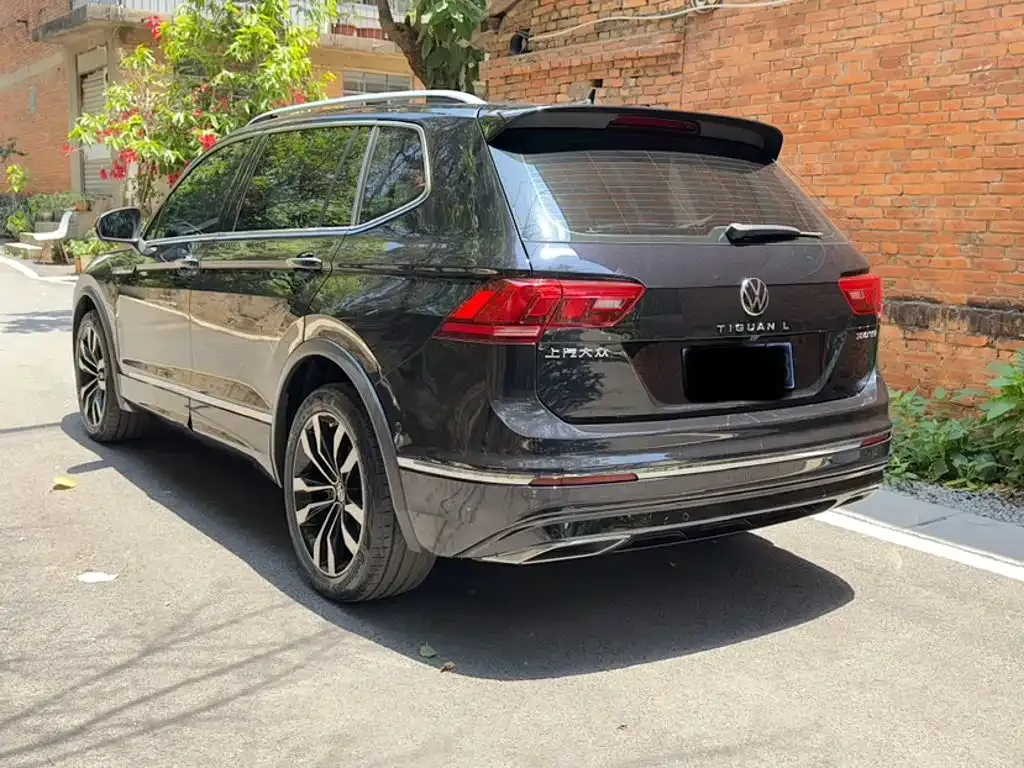 Volkswagen Tiguan L — фото 8