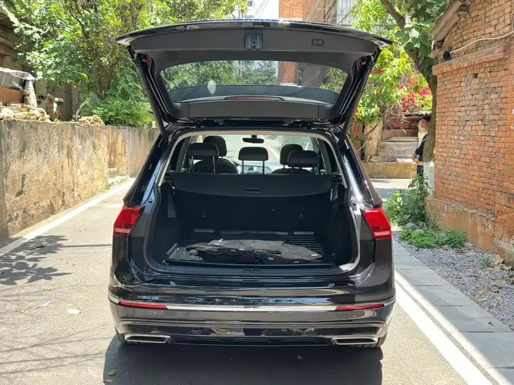 Volkswagen Tiguan L — фото 7