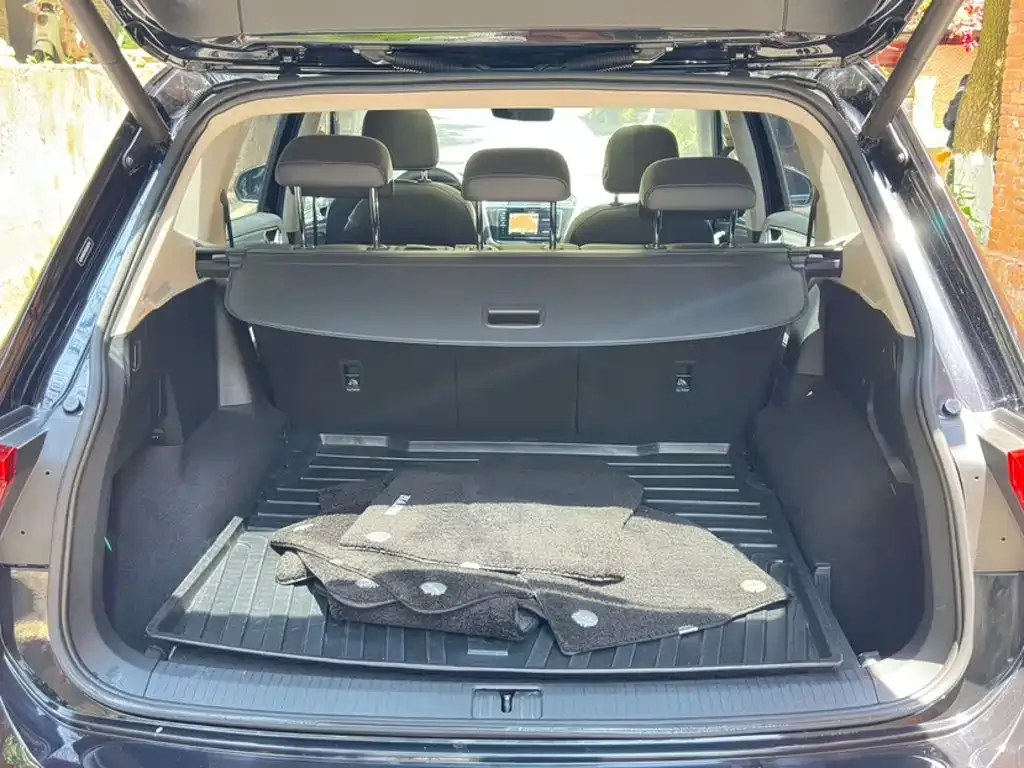 Volkswagen Tiguan L — фото 4