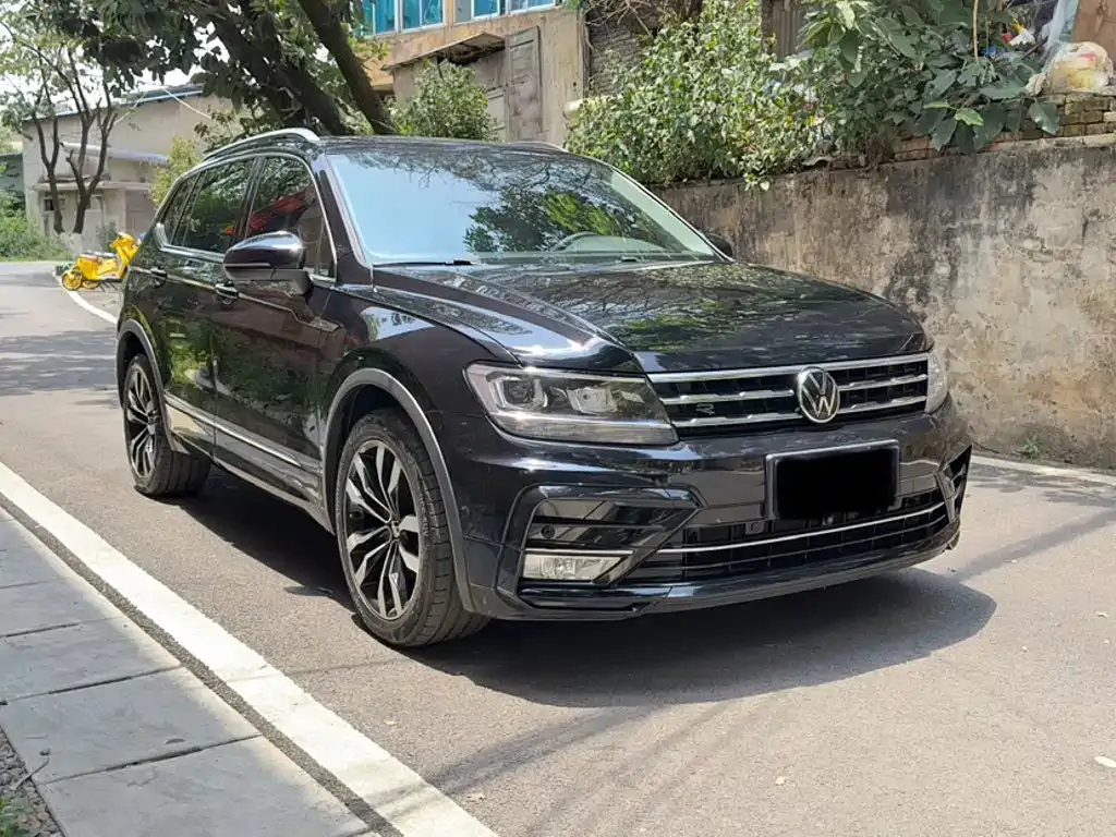 Volkswagen Tiguan L — фото 6