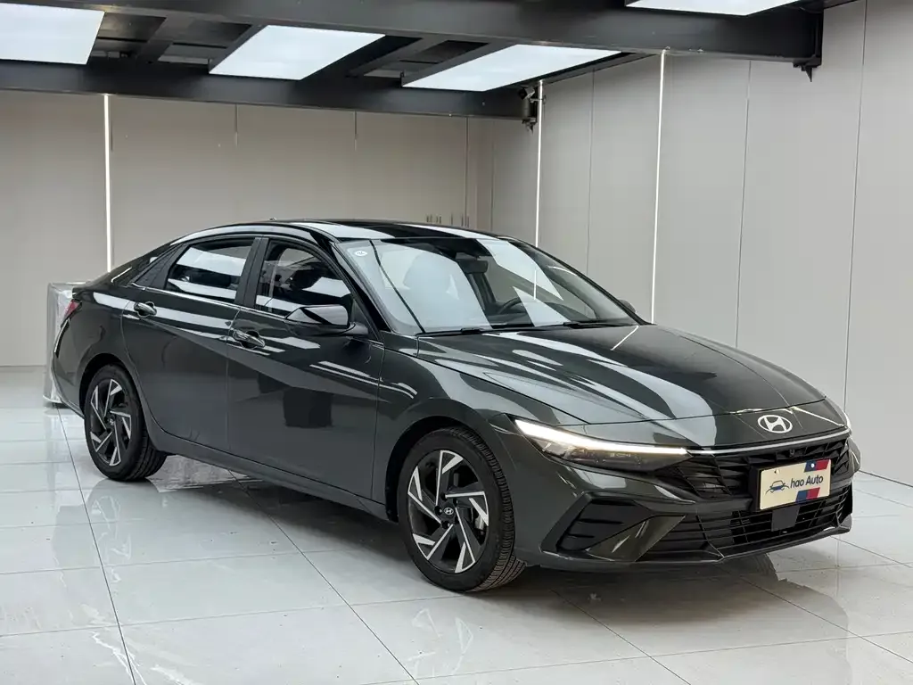 Hyundai Elantra — фото 2