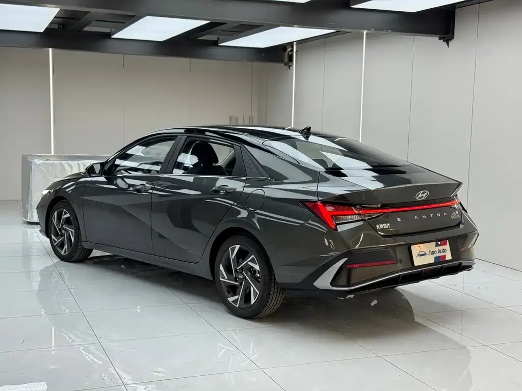 Hyundai Elantra — фото 3