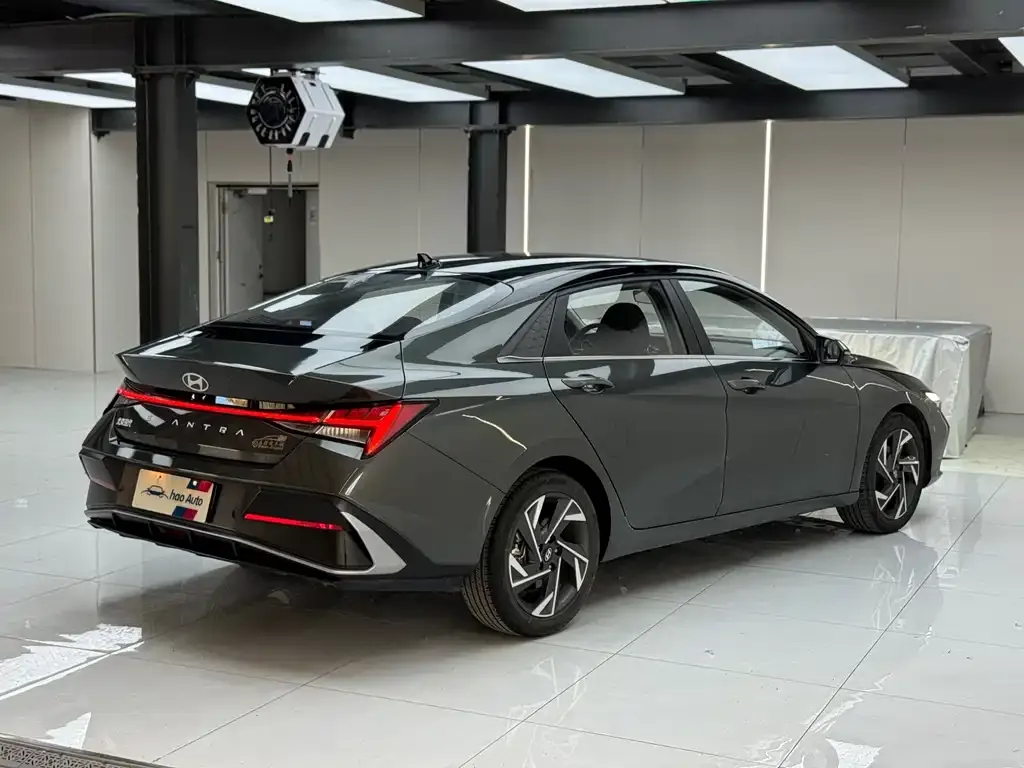 Hyundai Elantra — фото 4