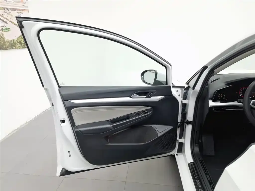 Volkswagen Golf 2022 из CN, фото 8