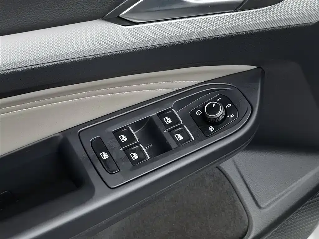 Volkswagen Golf 2022 из CN, фото 10
