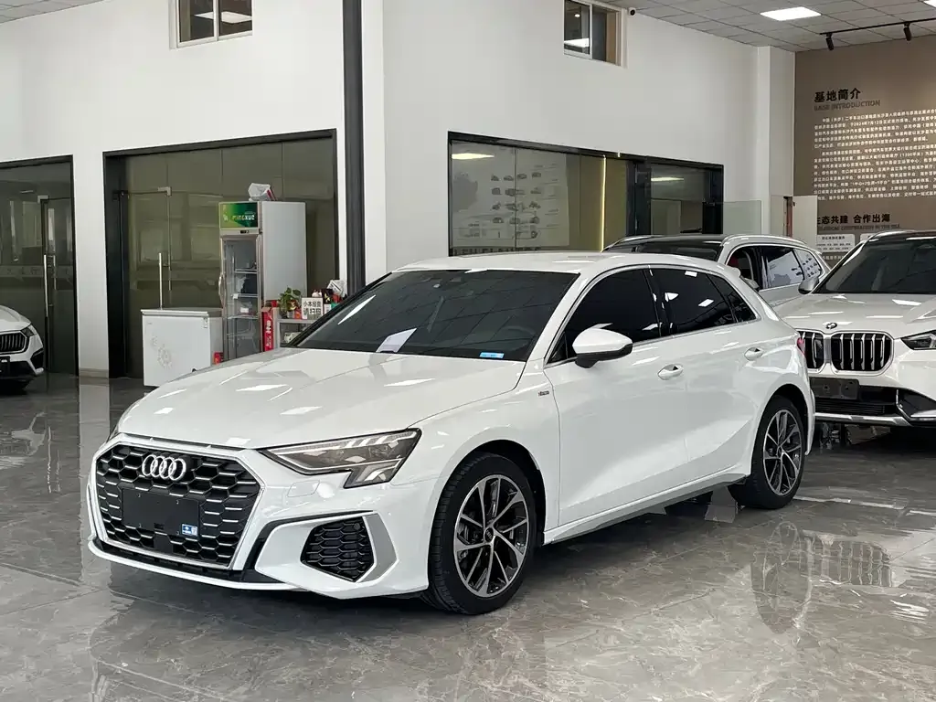 Audi A3 — фото 1