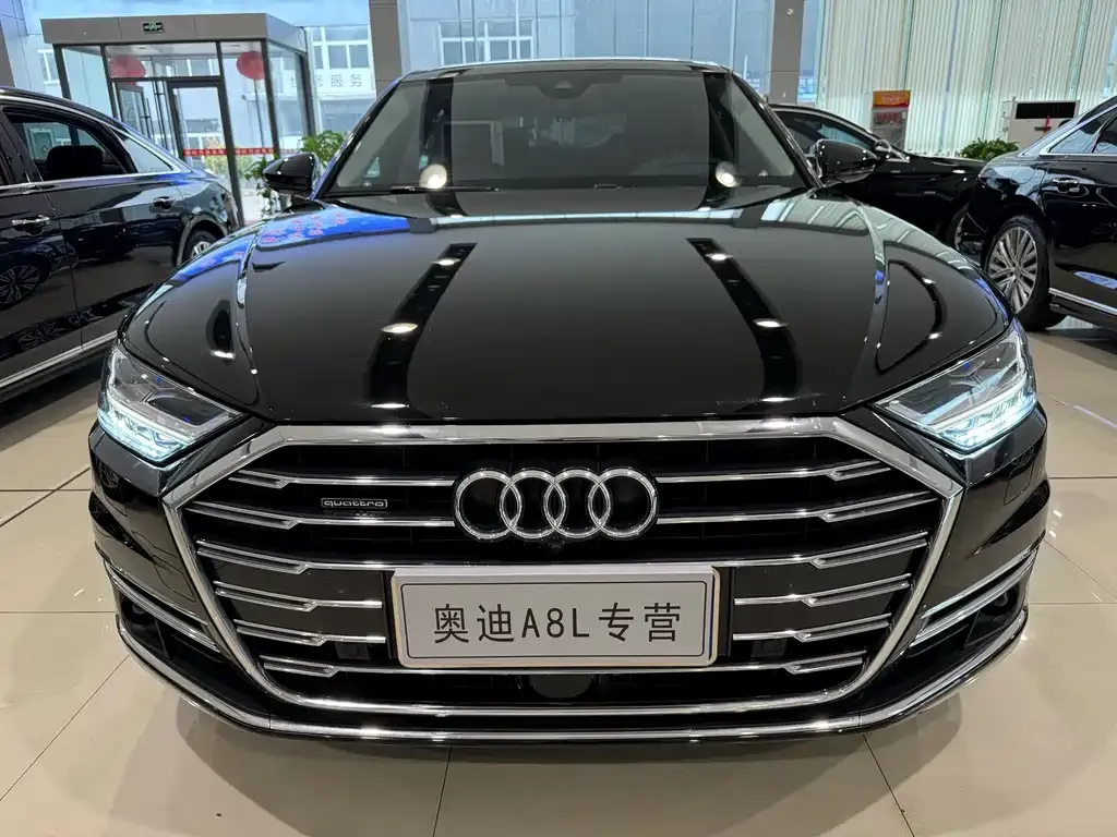 Audi A8 — фото 9
