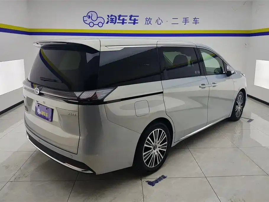 GAC Motor 传祺E8 PHEV — фото 3