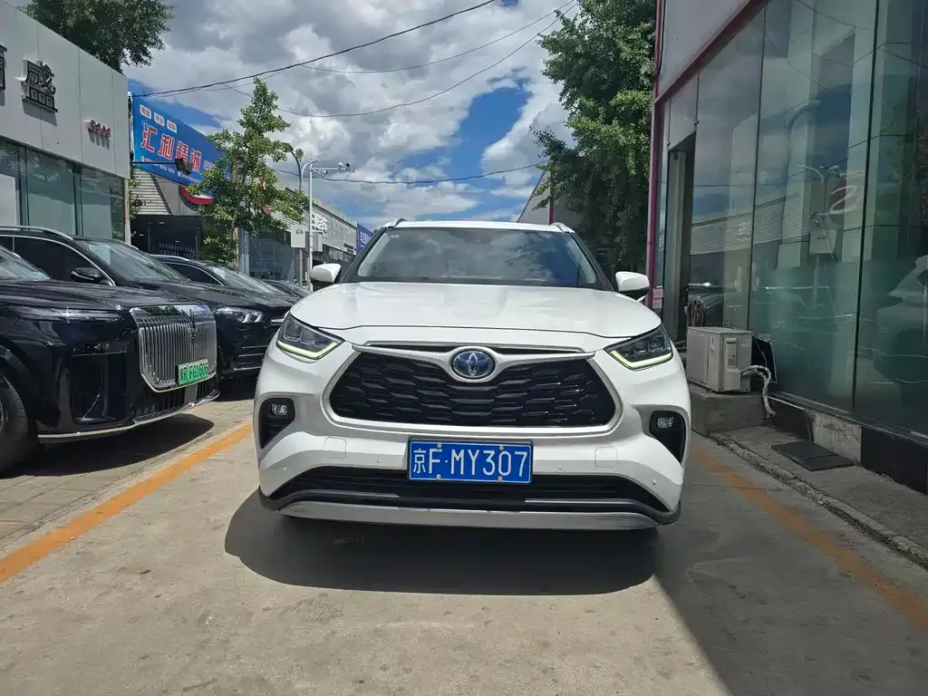 Toyota Highlander — фото 10