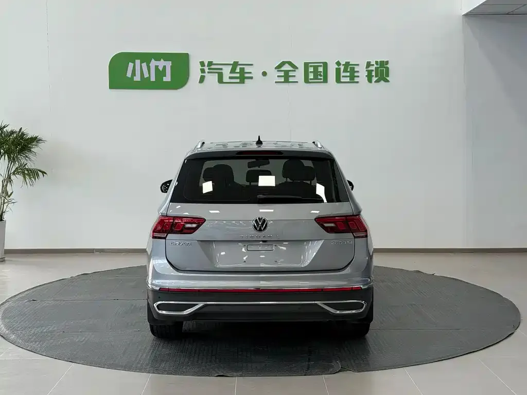 Volkswagen Tiguan L — фото 10