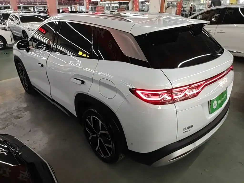 BYD L DM-i — фото 8