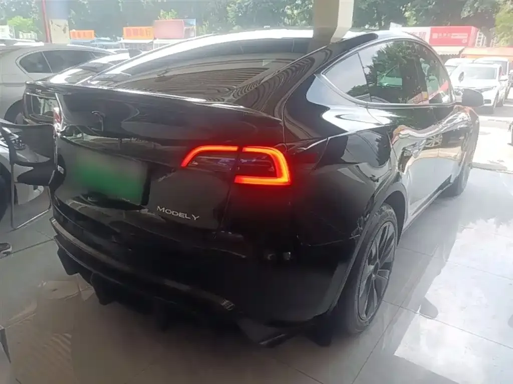 Tesla Model Y — фото 7